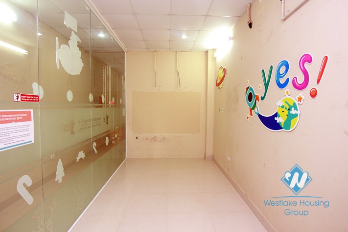03 stories office for rent in Nghi Tam area, Tay Ho district 